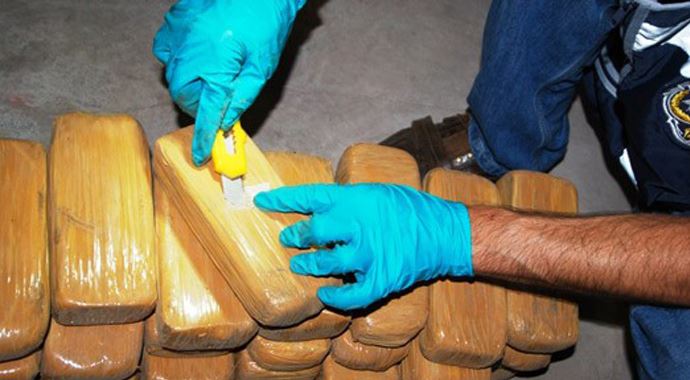 Edirne'deki operasyonda 14 ton eroin ham maddesi yakalandı Edirne'deki operasyonda 14 ton eroin ham maddesi yakalandı