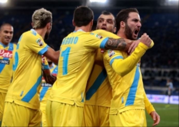Napoli Lazio&#039;yu Roma&#039;da yıktı
