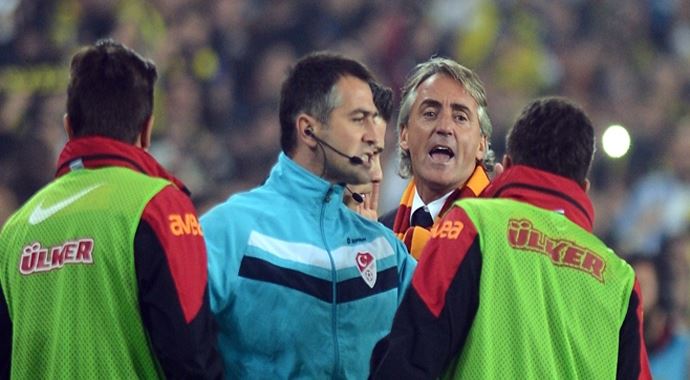Florya'da işler karıştı, Sabri'nin kaptanlığı tartışılıyor Florya'da işler karıştı, Sabri'nin kaptanlığı tartışılıyor