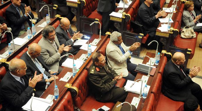 Darbecilerin anayasası alkışlarla kabul edildi