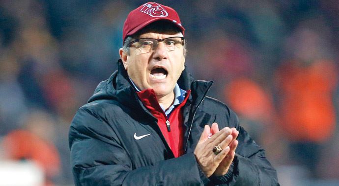 Mustafa Akçay'dan Yunan örneği Mustafa Akçay'dan Yunan örneği