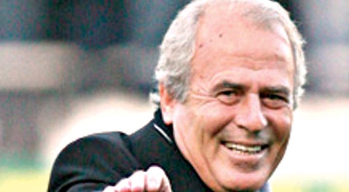 Mustafa Denizli imzayı attı idmana çıktı