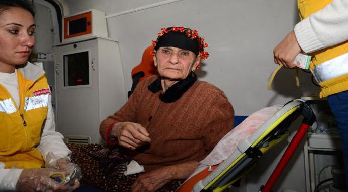84 yaşındaki kadına kendi evinde bunu da yaptılar 84 yaşındaki kadına kendi evinde bunu da yaptılar