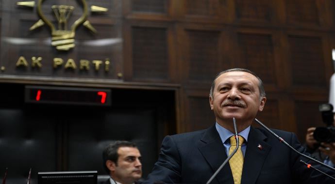 Başbakan Erdoğan, 'Millet kendi kararını vermekten aciz değildir' Başbakan Erdoğan, 'Millet kendi kararını vermekten aciz değildir'