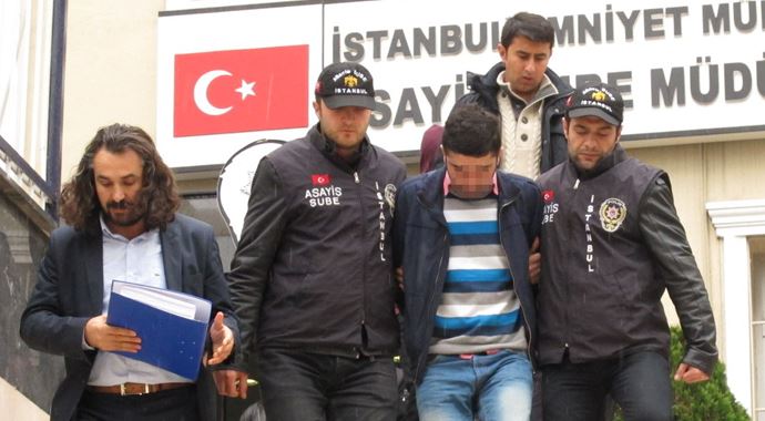 Beyoğlu'ndaki mahalle kavgası kanlı bitti, 1 kişi öldü Beyoğlu'ndaki mahalle kavgası kanlı bitti, 1 kişi öldü