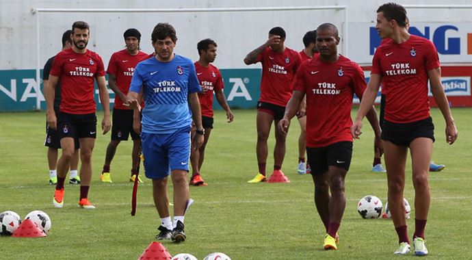 Trabzonspor uçağı inemedi Trabzonspor uçağı inemedi