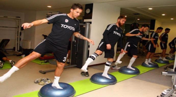 Beşiktaş Bucaspor maçı hazırlıklarını salonda sürdürdü Beşiktaş Bucaspor maçı hazırlıklarını salonda sürdürdü