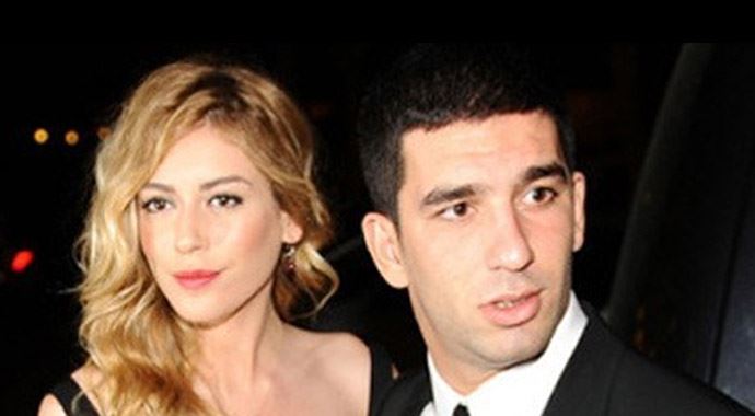 Sinem Kobal'dan Arda Turan'a şok mesaj!