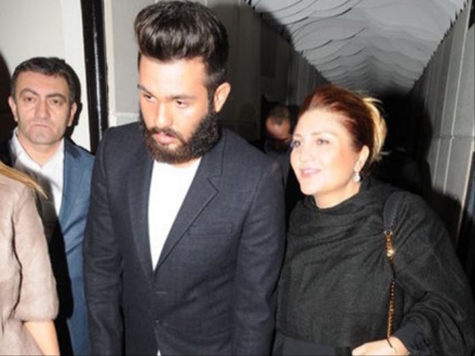 Sibel Can'dan sahnede Engincan Sürprizi Sibel Can'dan sahnede Engincan Sürprizi
