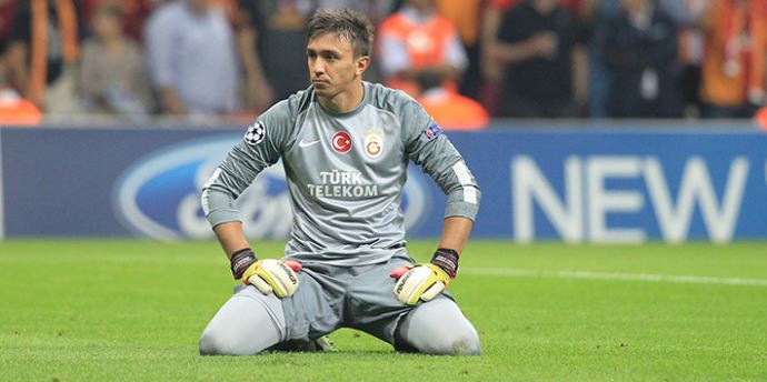 Galatasaray Muslera ile uzatıyor Galatasaray Muslera ile uzatıyor