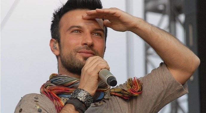 Tarkan'a şok! 3 aracına birden el konuldu Tarkan'a şok! 3 aracına birden el konuldu