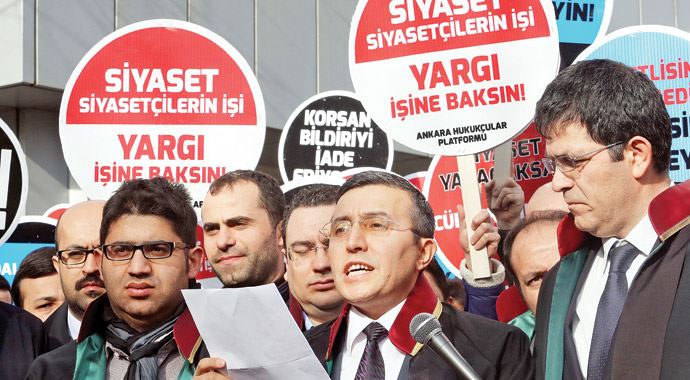 HSYK önünde 'İşine bak' eylemi HSYK önünde 'İşine bak' eylemi