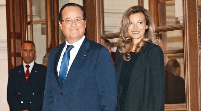 Hollande'a kızlı-erkekli protokolü Hollande'a kızlı-erkekli protokolü