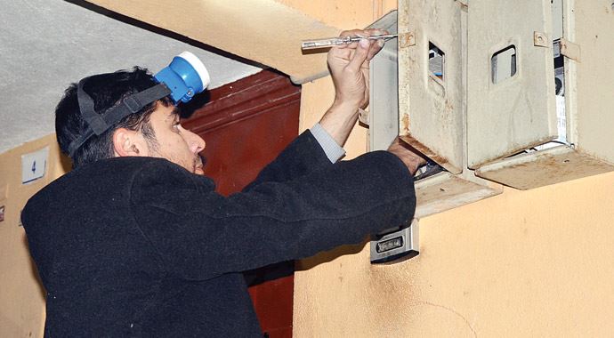 217 bin abone için Türkçe-Kürtçe afiş