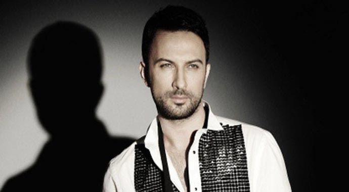 Tarkan'dan yeni yıl için Türkçe ve İngilizce mesaj Tarkan'dan yeni yıl için Türkçe ve İngilizce mesaj
