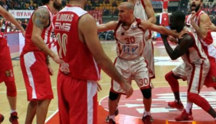 Galatasaraylı Bonsu'ya 3 maç ceza Galatasaraylı Bonsu'ya 3 maç ceza