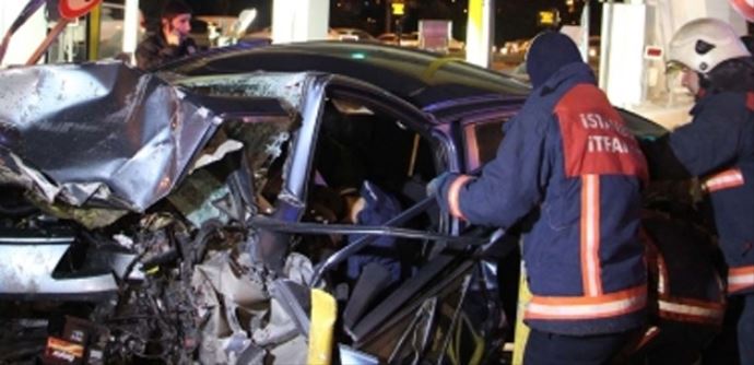 Boğaziçi Köprüsü'nde feci kaza, 1 ölü Boğaziçi Köprüsü'nde feci kaza, 1 ölü