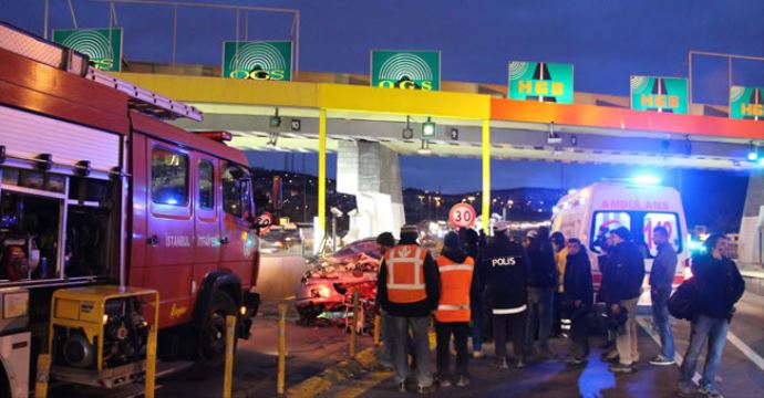 Boğaziçi köprüsünde feci kaza, 1 ölü Boğaziçi köprüsünde feci kaza, 1 ölü
