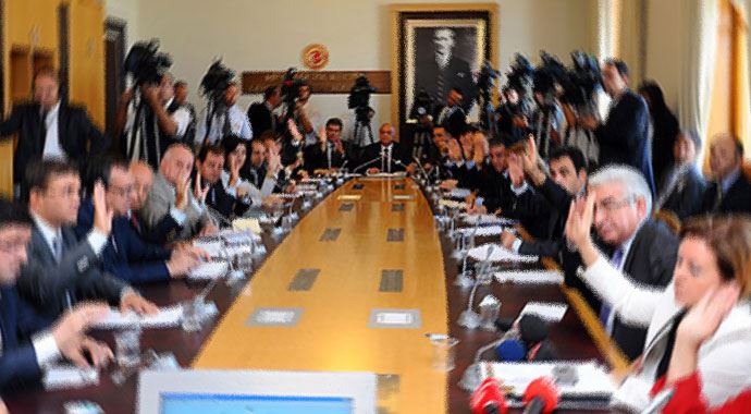 Anayasa Uzlaşma Komisyonu toplantısı ertelendi Anayasa Uzlaşma Komisyonu toplantısı ertelendi