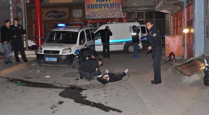 Sokak ortasında öldürüldü Sokak ortasında öldürüldü