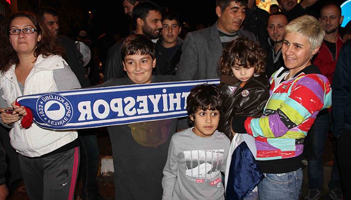 Fethiye'de galibiyet sevinci sokaklara taştı Fethiye'de galibiyet sevinci sokaklara taştı