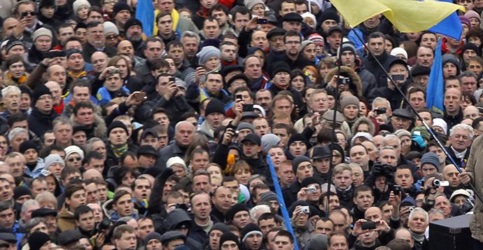 Kiev'de gösteriler sürüyor, Azarov Hükümeti güvenoyu aldı Kiev'de gösteriler sürüyor, Azarov Hükümeti güvenoyu aldı