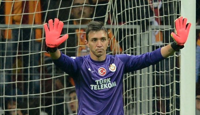 Muslera sahalara geri dönüyor