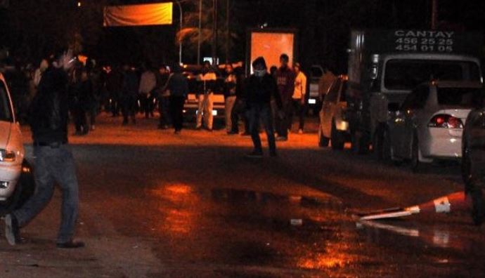 Adana maç sonu polisi taşladılar Adana maç sonu polisi taşladılar