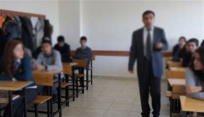 Derste rahatsızlanan öğretmen kurtarılamadı Derste rahatsızlanan öğretmen kurtarılamadı