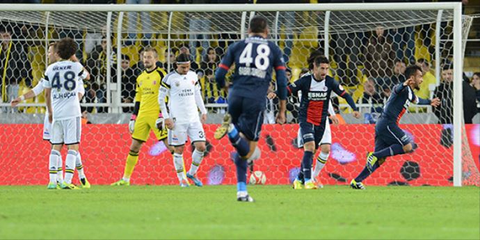 Süper Lig'in lideri, 1. Lig'in sonuncusuna elendi Süper Lig'in lideri, 1. Lig'in sonuncusuna elendi