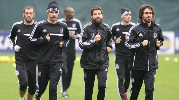 Beşiktaş'ta 10 futbolcu Buca maçı kadrosuna alınmadı Beşiktaş'ta 10 futbolcu Buca maçı kadrosuna alınmadı