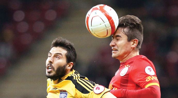 Galatasaraylı futbolcular, 'Taraftarı üzmeye hakkımız yok '