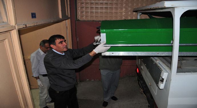 Adana'da öldürülmüş iki kişinin cesedi bulundu Adana'da öldürülmüş iki kişinin cesedi bulundu