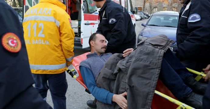 Meclis kapısında silahlı şahıs paniği Meclis kapısında silahlı şahıs paniği