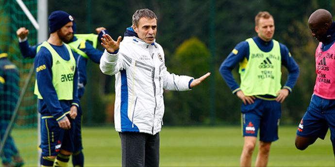 Fenerbahçe'de krizin önüne Ersun Yanal geçti Fenerbahçe'de krizin önüne Ersun Yanal geçti
