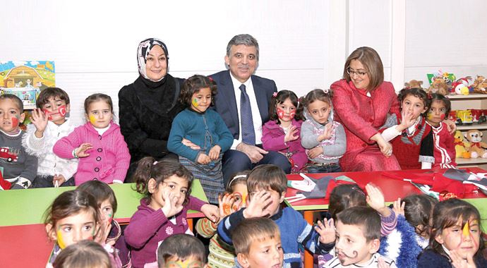 Cumhurbaşkanı Gül&#039;den Suriye kampına ziyaret