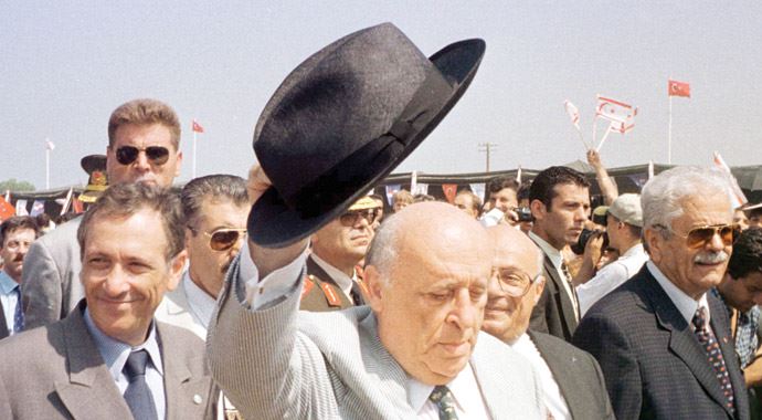 'Baba'nın şapkasını icra kaptı 'Baba'nın şapkasını icra kaptı