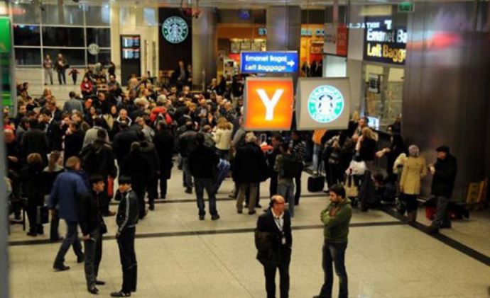 Fırtına Avrupa'yı esir aldı, uçaklar kalkamıyor Fırtına Avrupa'yı esir aldı, uçaklar kalkamıyor