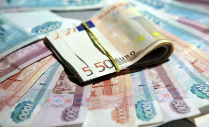 Dolar ve euro güne düşüşle başladı