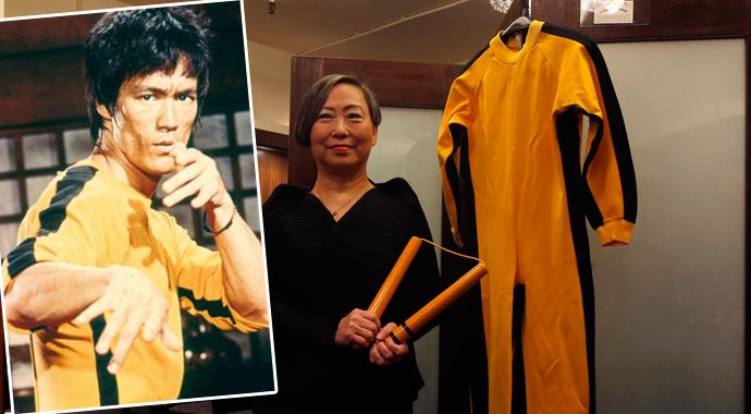 Bruce Lee'nin sarı tulumu 100 bin dolara satıldı Bruce Lee'nin sarı tulumu 100 bin dolara satıldı