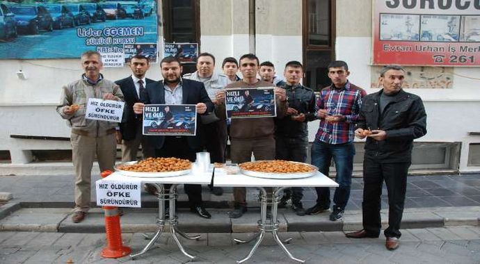 Paul Walker için lokma döktürdüler