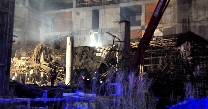 Sivas'ta hastane inşaatı çöktü, 4 yaralı Sivas'ta hastane inşaatı çöktü, 4 yaralı