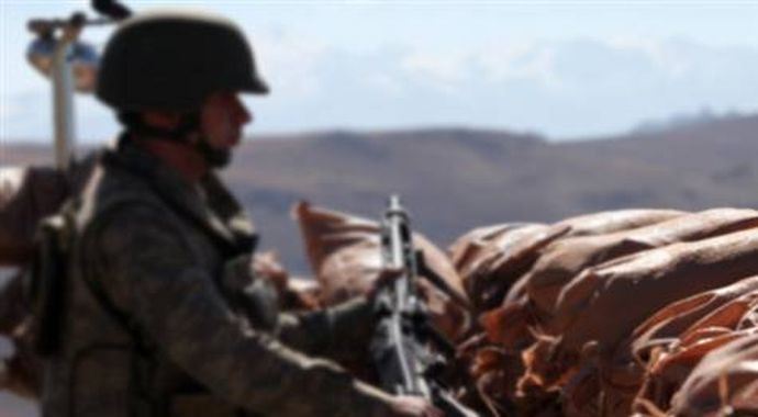 Silahla şakalaştığı asker arkadaşını öldürdü Silahla şakalaştığı asker arkadaşını öldürdü