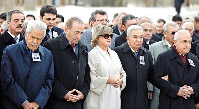 Eski dostlar cenazede buluştu Eski dostlar cenazede buluştu