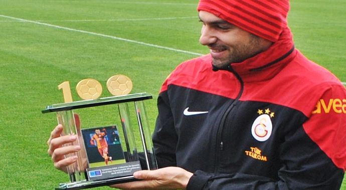 Burak Yılmaz'a 100. gol plaketi