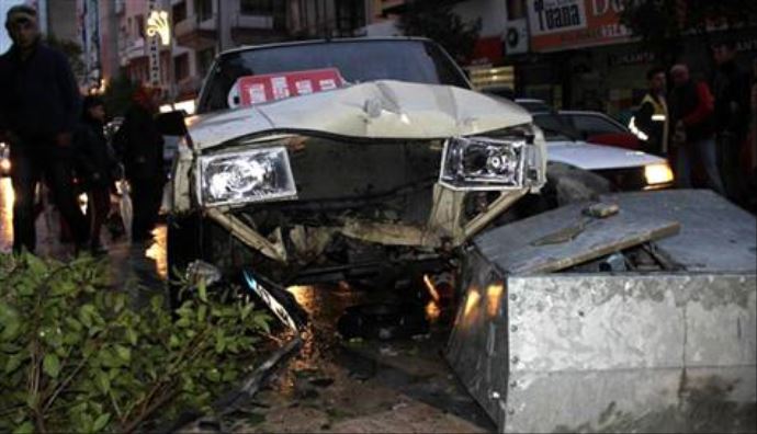 Konya'da feci trafik kazası, 1 yaralı Konya'da feci trafik kazası, 1 yaralı