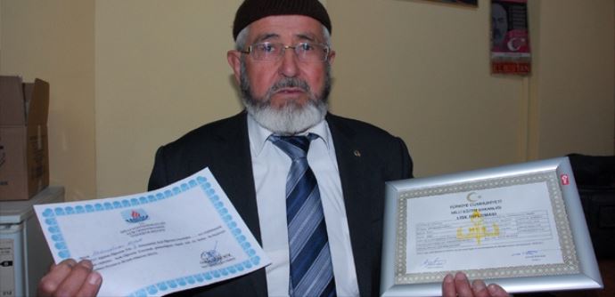69 yaşında açıktan liseyi bitirdi