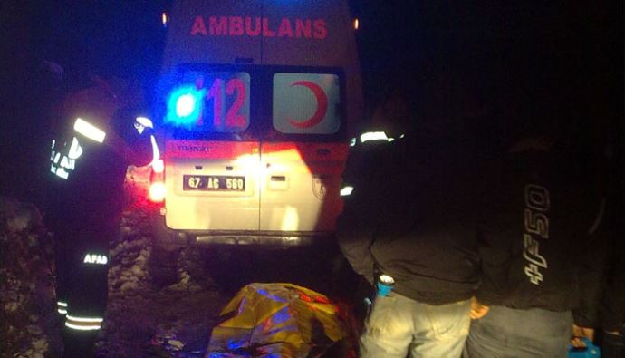 Zonguldak&#039;ta otomobil dereye uçtu, 3 ölü