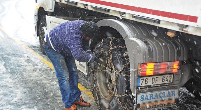Kış lastiği takmayan trafikten men edilecek Kış lastiği takmayan trafikten men edilecek