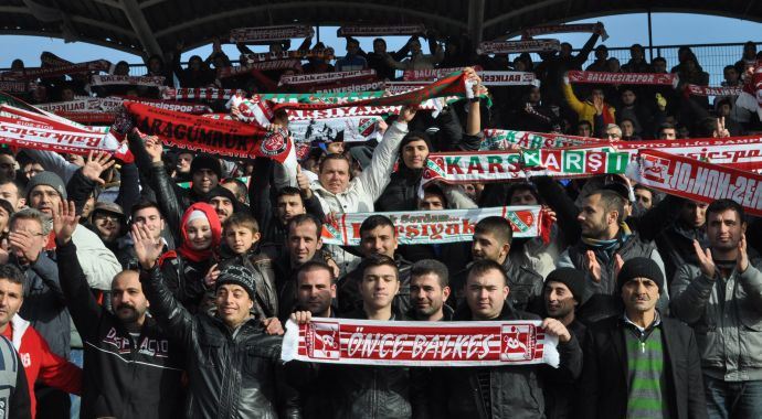 Karşıyaka Bülent Yıldırım'a öfkeli Karşıyaka Bülent Yıldırım'a öfkeli